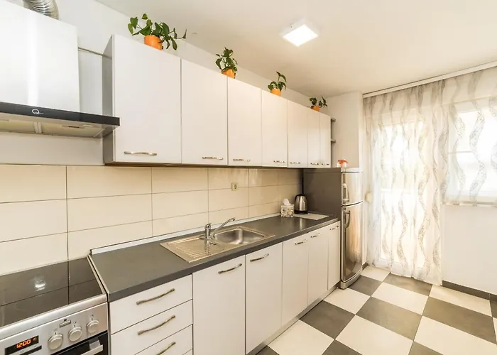 Mihaela Appartement *