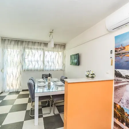 Apartament Mihaela *